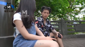 Gạ địt cô em gái xinh đẹp trên phố